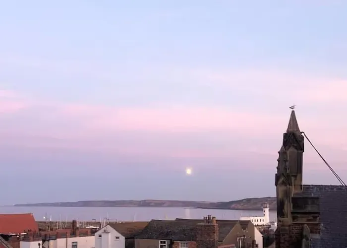 Kitson House - Sea Views, Old Town, 5 Min Walk To Beach, Street Parking * Scarborough