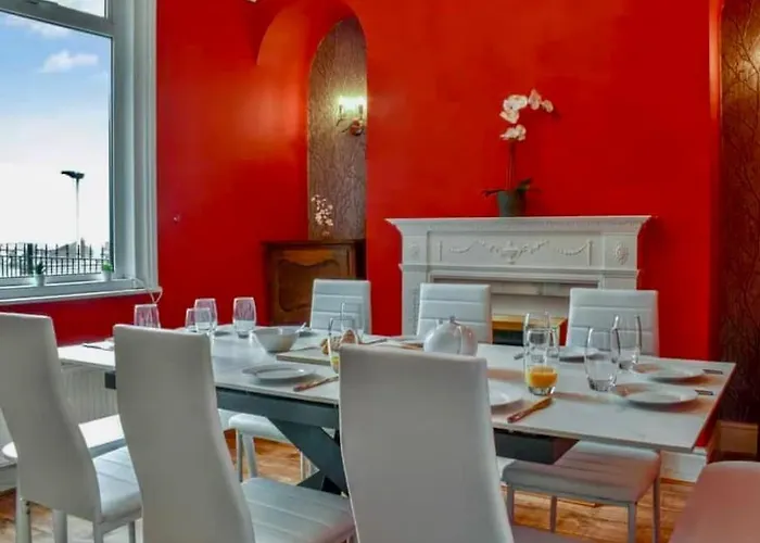 Dom wakacyjny Kitson House - Sea Views, Old Town, 5 Min Walk To Beach, Street Parking Scarborough