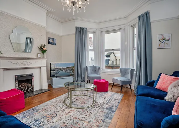 Nyaraló Kitson House - Sea Views, Old Town, 5 Min Walk To Beach, Street Parking *