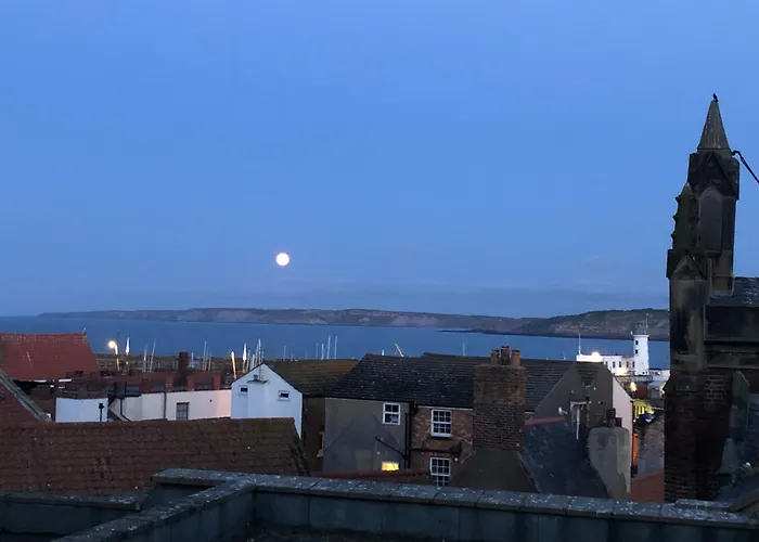 Kitson House - Sea Views, Old Town, 5 Min Walk To Beach, Street Parking Scarborough