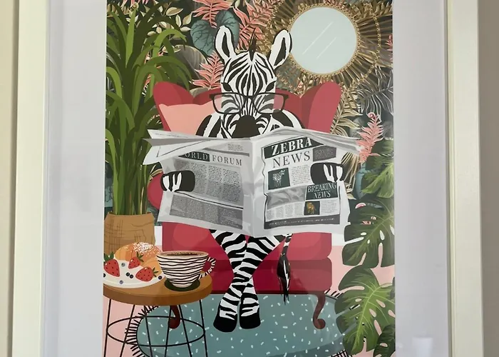 Dom wakacyjny Kitson House - Sea Views, Old Town, 5 Min Walk To Beach, Street Parking