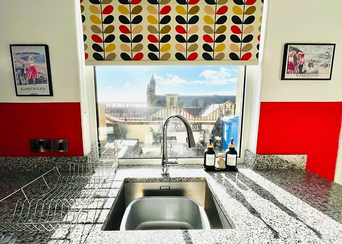 Kitson House - Sea Views, Old Town, 5 Min Walk To Beach, Street Parking Scarborough